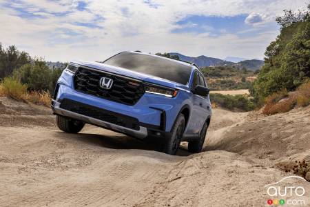 2023 Honda Pilot TrailSport - On the trail